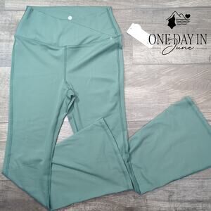 Yogalicious Flare Bottom Yoga Pants Size L